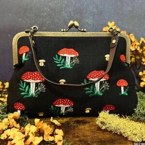 NEW  Kisslock Embroidered Mushroom bag vinyl handle detachable crossbody chain